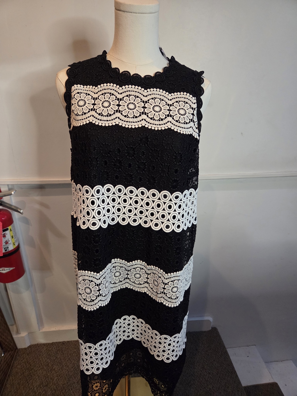 Kate Spade New York Guipure Lace Shift Dress Black White Size 6